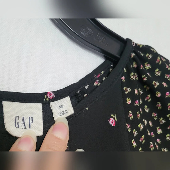 Gap Womens Black Pink Floral Short Flutter Sleeve Boho Chiffon Career Blouse XS‎ - Picture 2 of 4